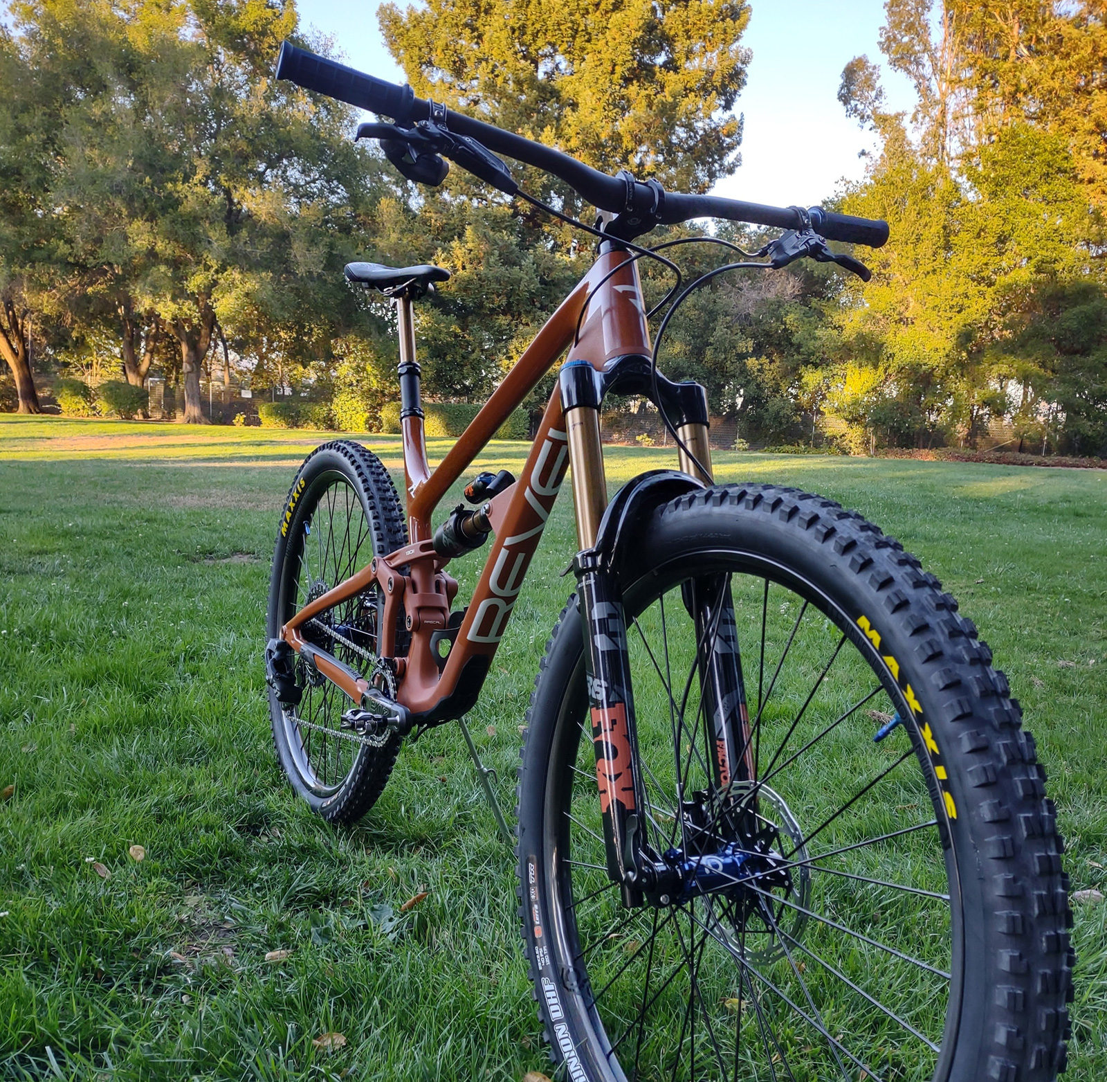 Custom Revel Rascal bike build completed in Santa Rosa, CA by RAZZ Wheels.