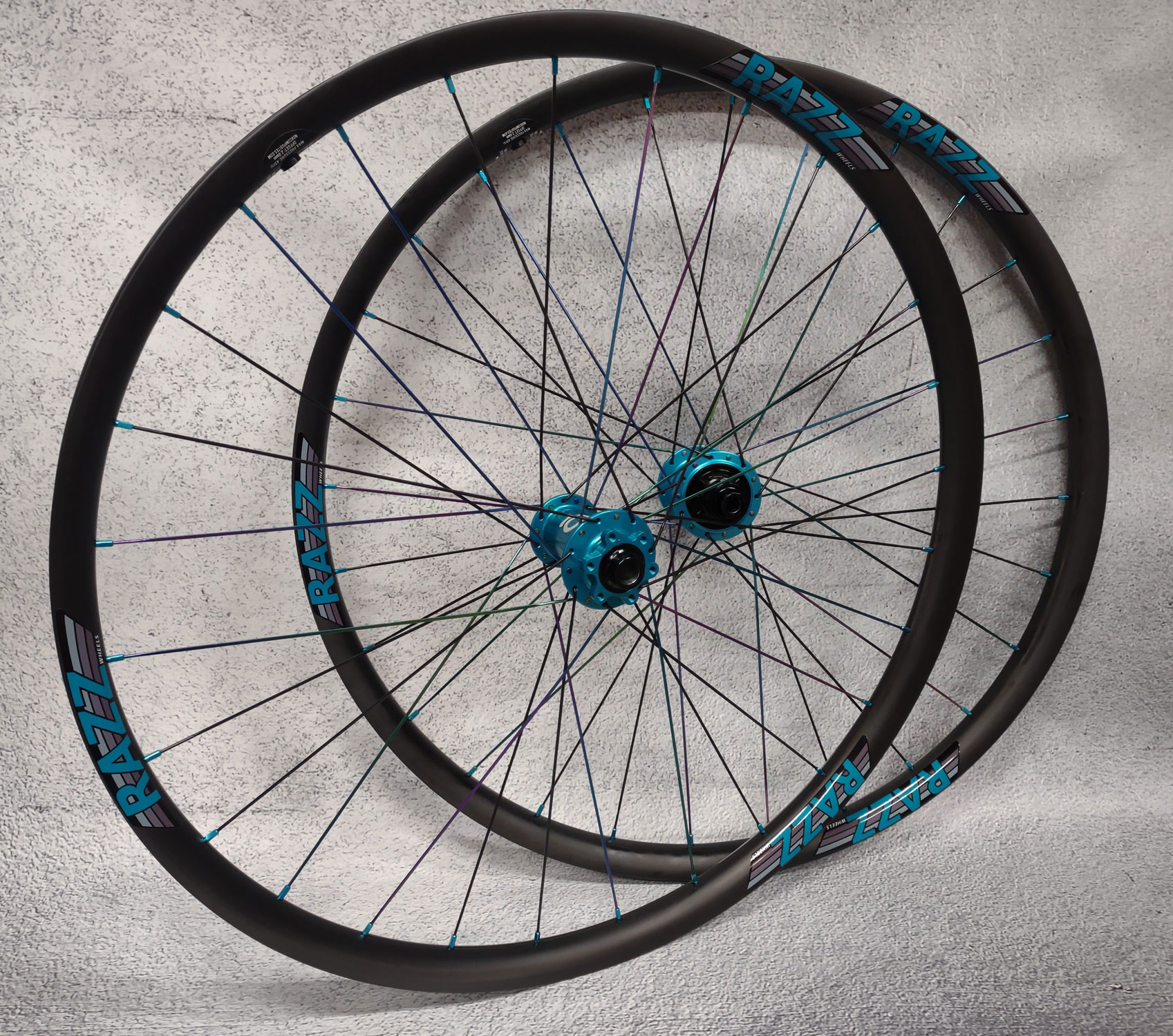 Mountain bike wheelset completed.